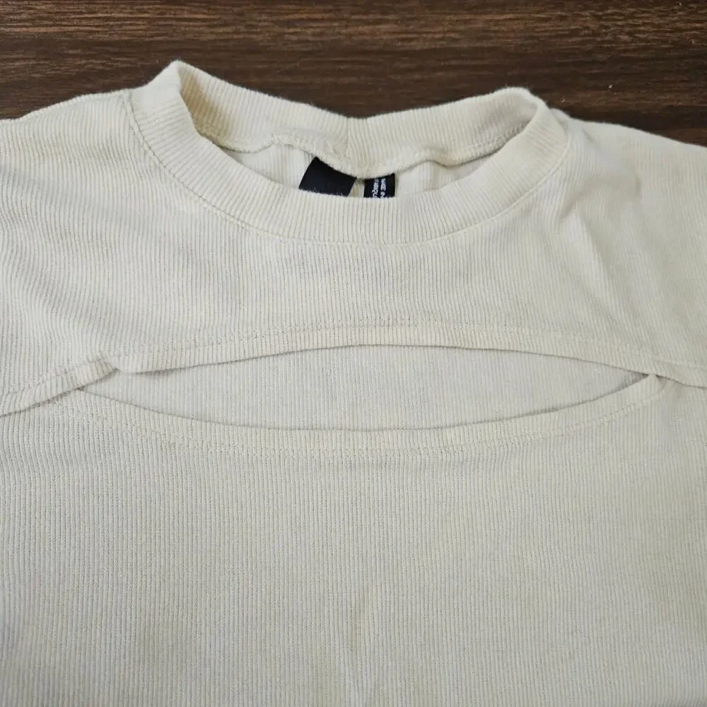 Ninth Hall Cuddie Birch Cream Cut Out Crop  Baby T-Shirt Size XL - Picture 4 of 6